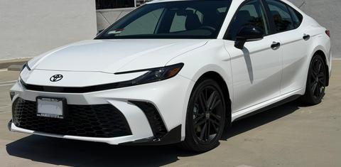 Toyota Camry Hybrid 2026