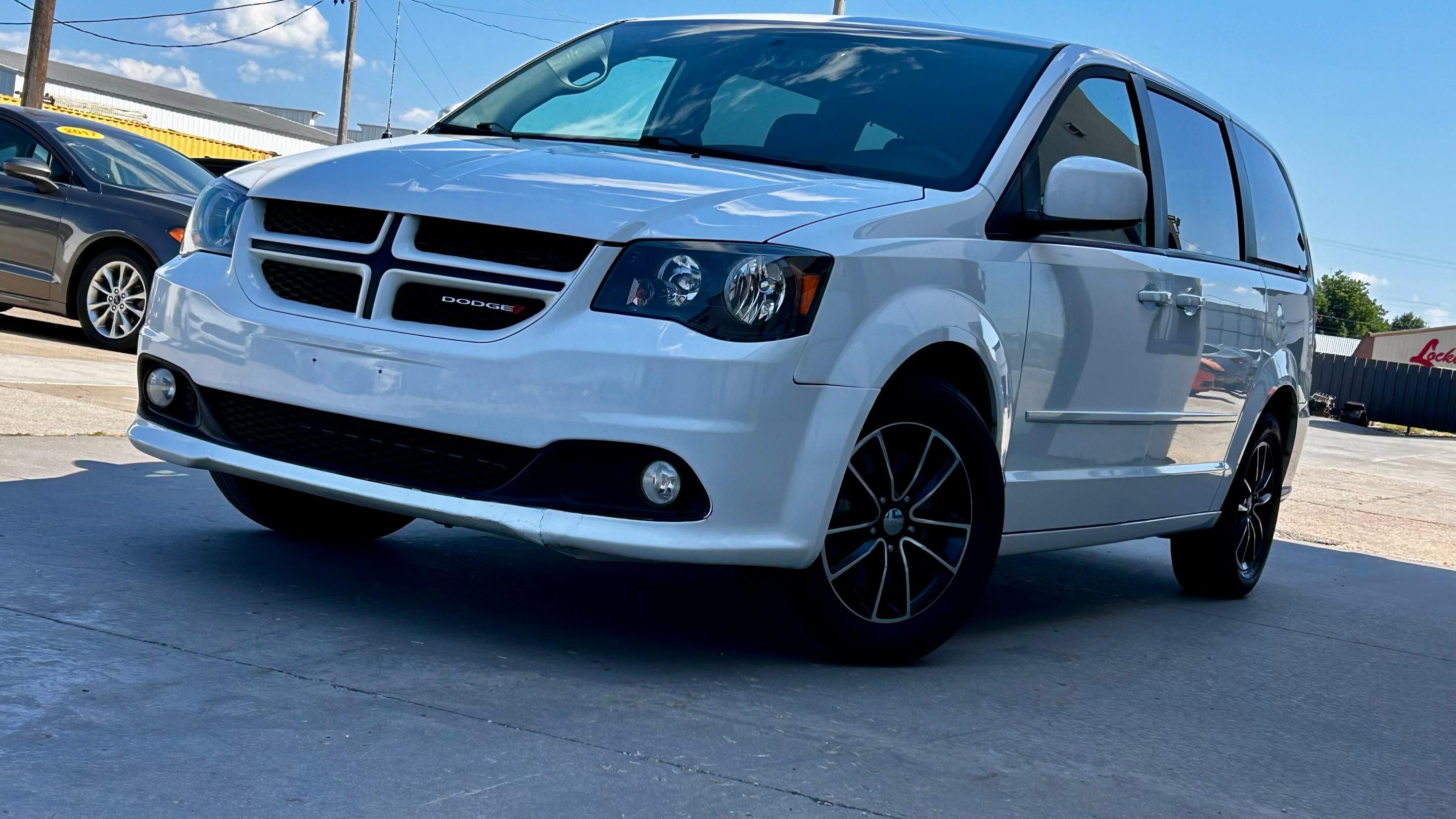 Dodge Grand Caravan 2017 in Warr Acres, OK