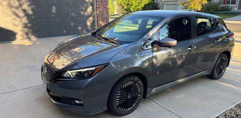 Nissan LEAF 2025