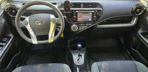 Toyota Prius c 2016