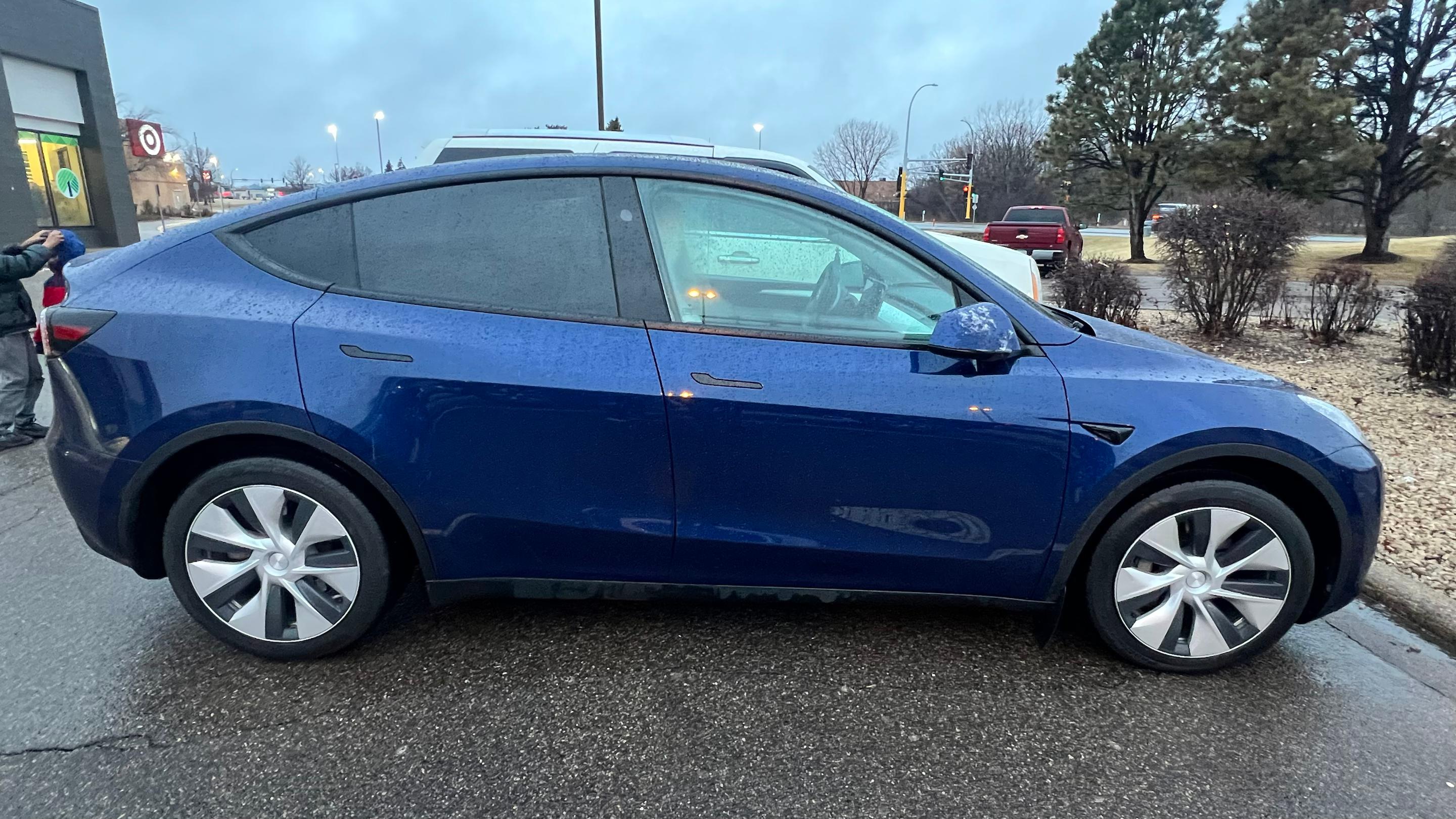 Tesla Model Y 2023 in Rosemount, MN