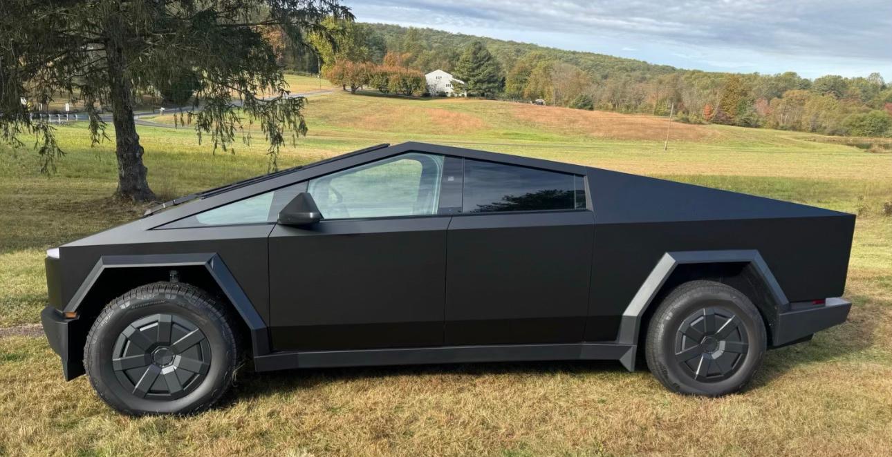 Tesla Cybertruck 2024 in San Diego, CA