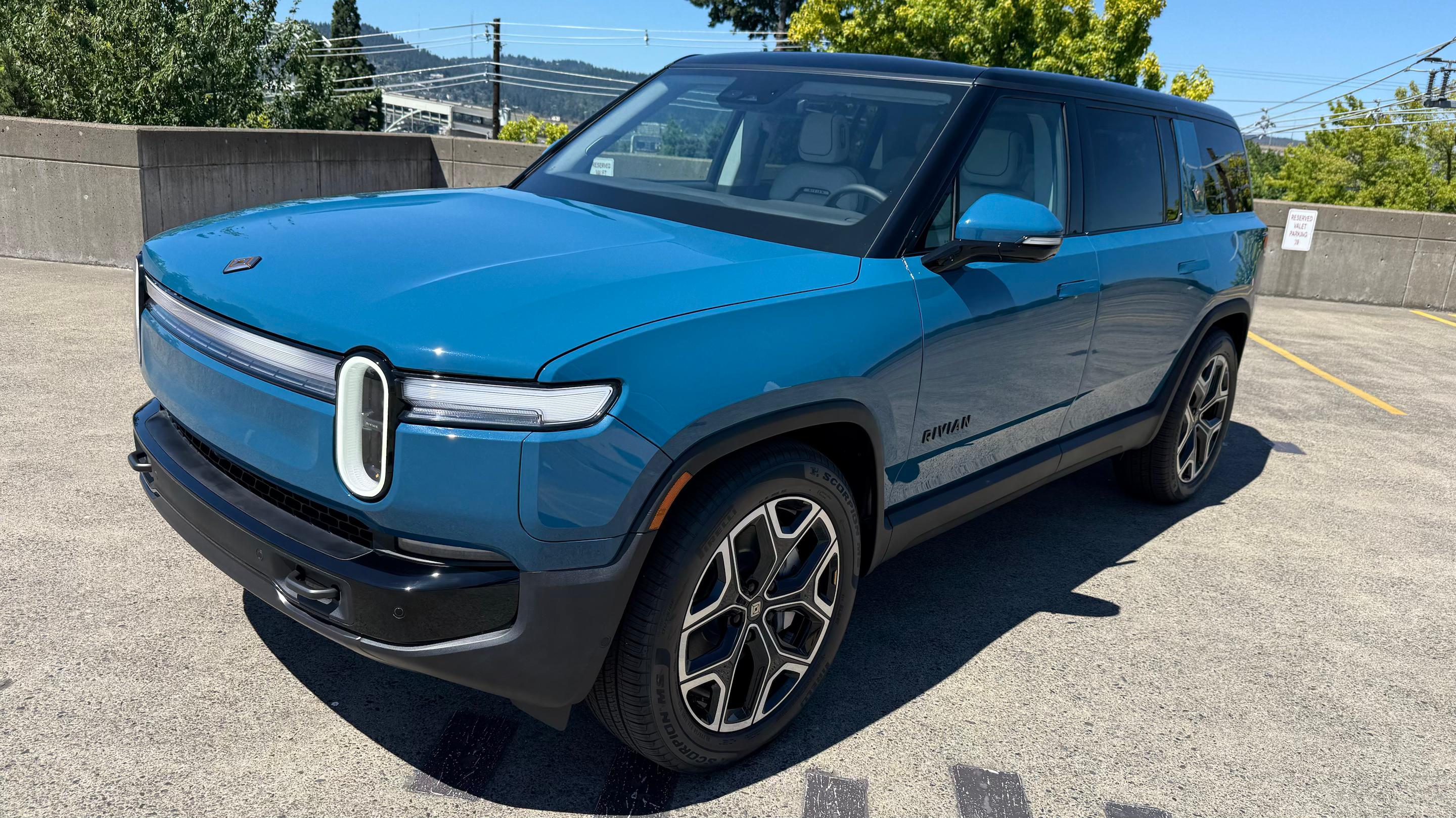 Rivian R1S 2025 in Portland, OR