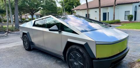 Tesla Cybertruck 2025