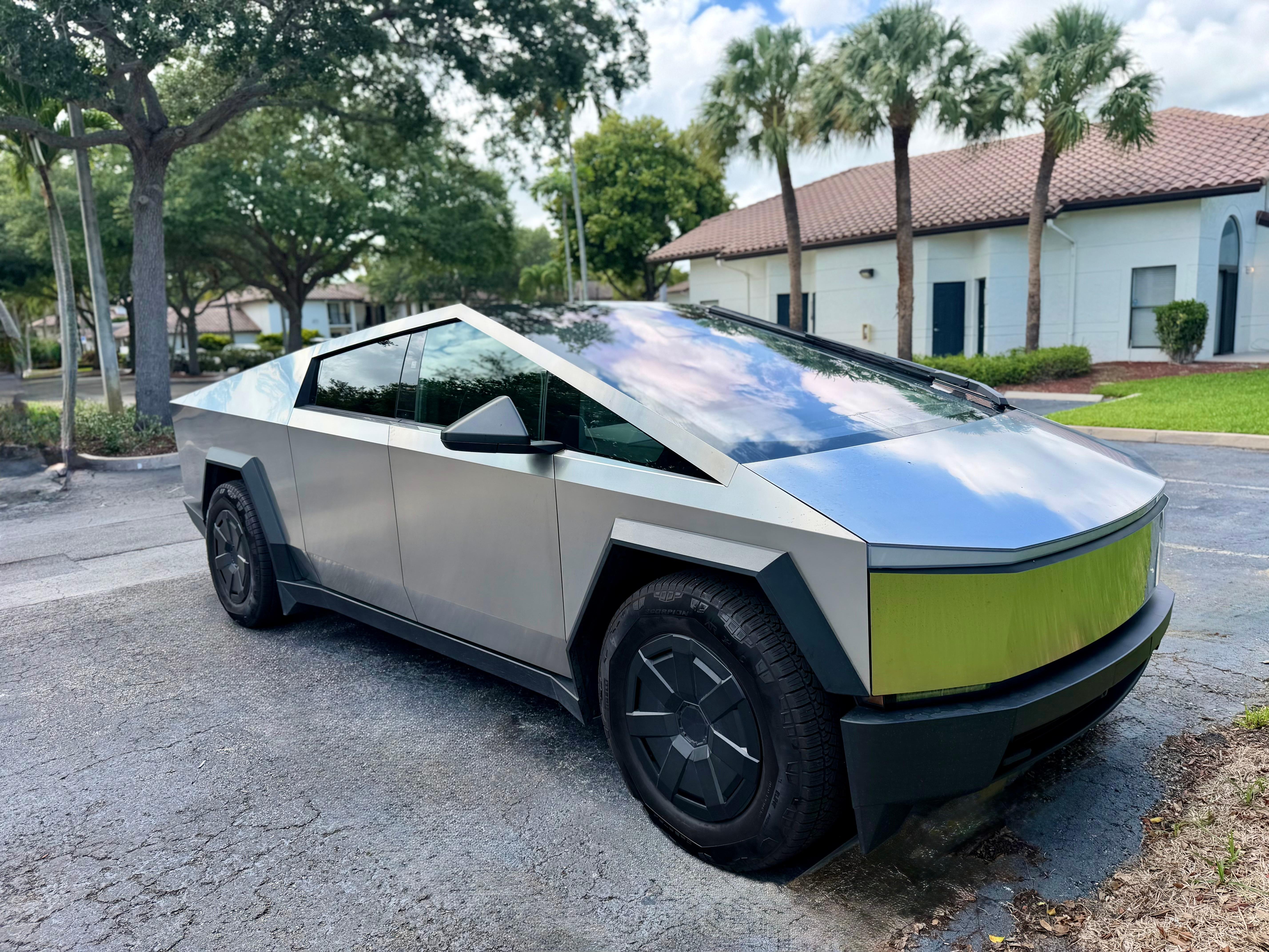 Tesla Cybertruck 2025 in Boca Raton, FL