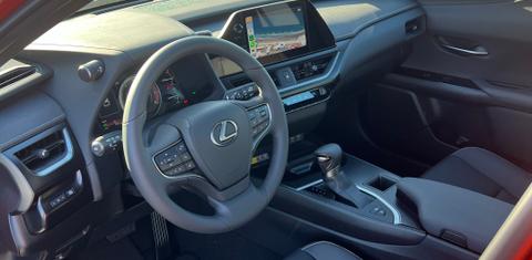 Lexus UX 2023