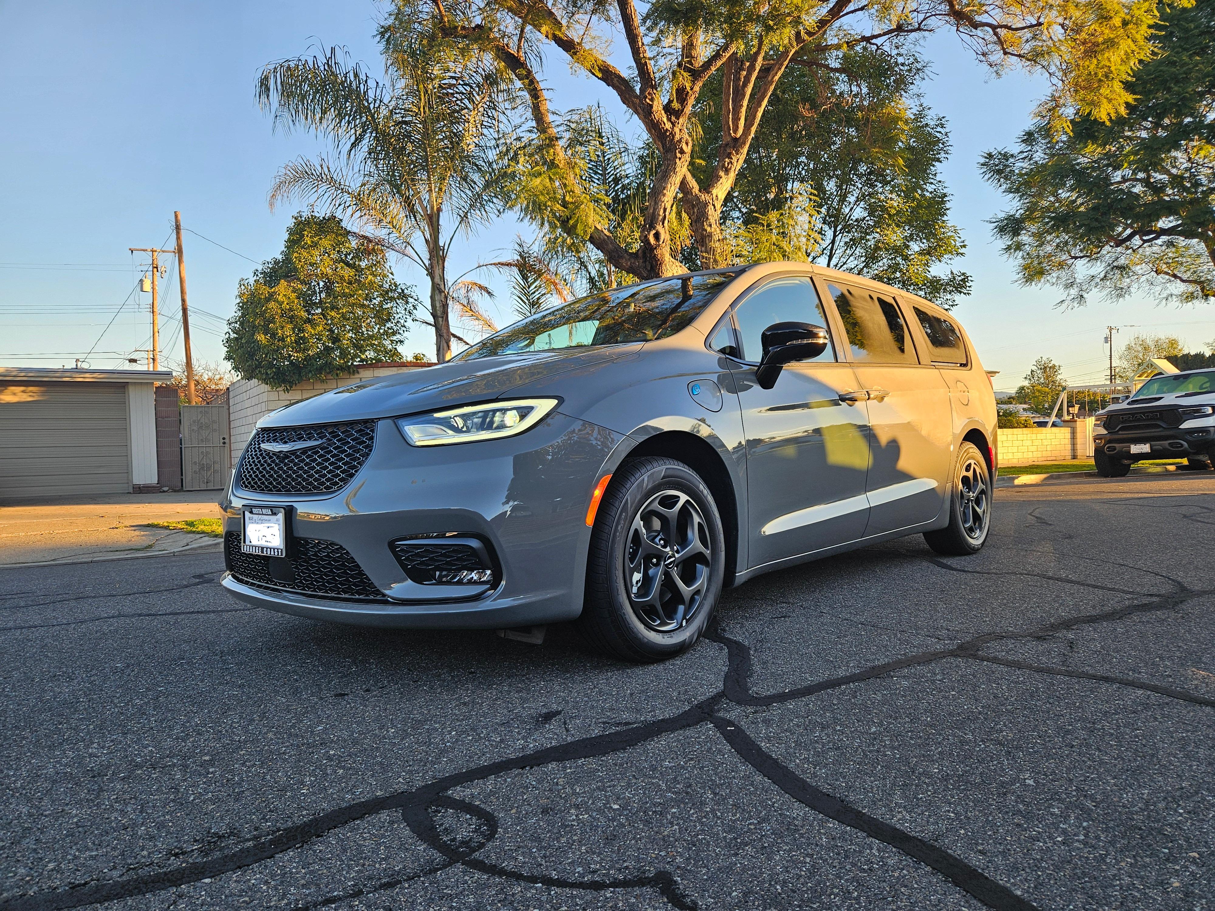 Chrysler Pacifica 2023 in Tustin, CA