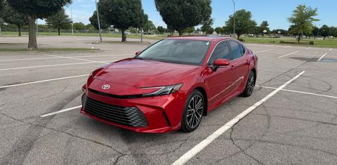 Toyota Camry Hybrid 2026