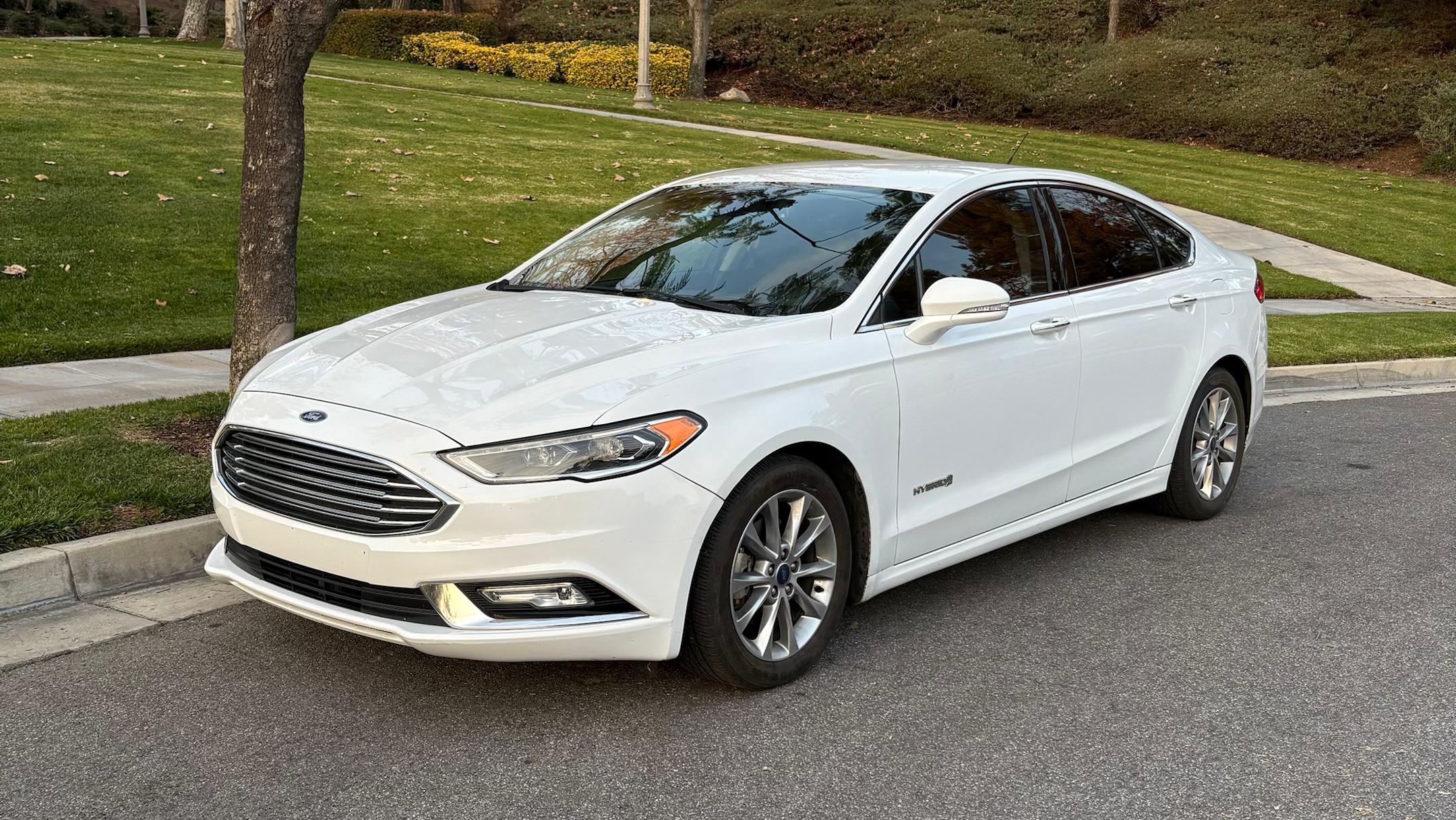 Ford Fusion Hybrid 2017 in 