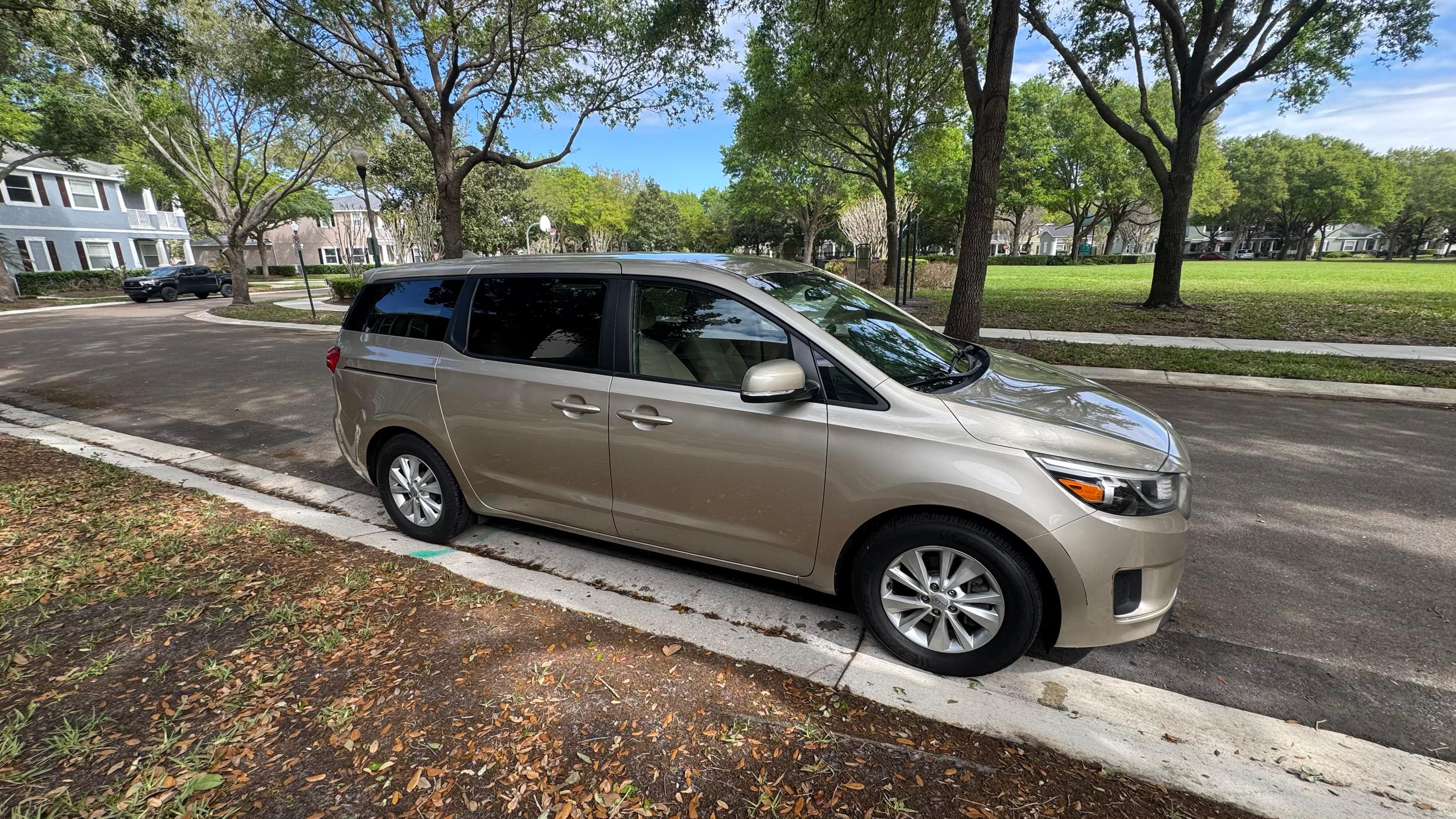 Kia Sedona 2017 in Windermere, FL