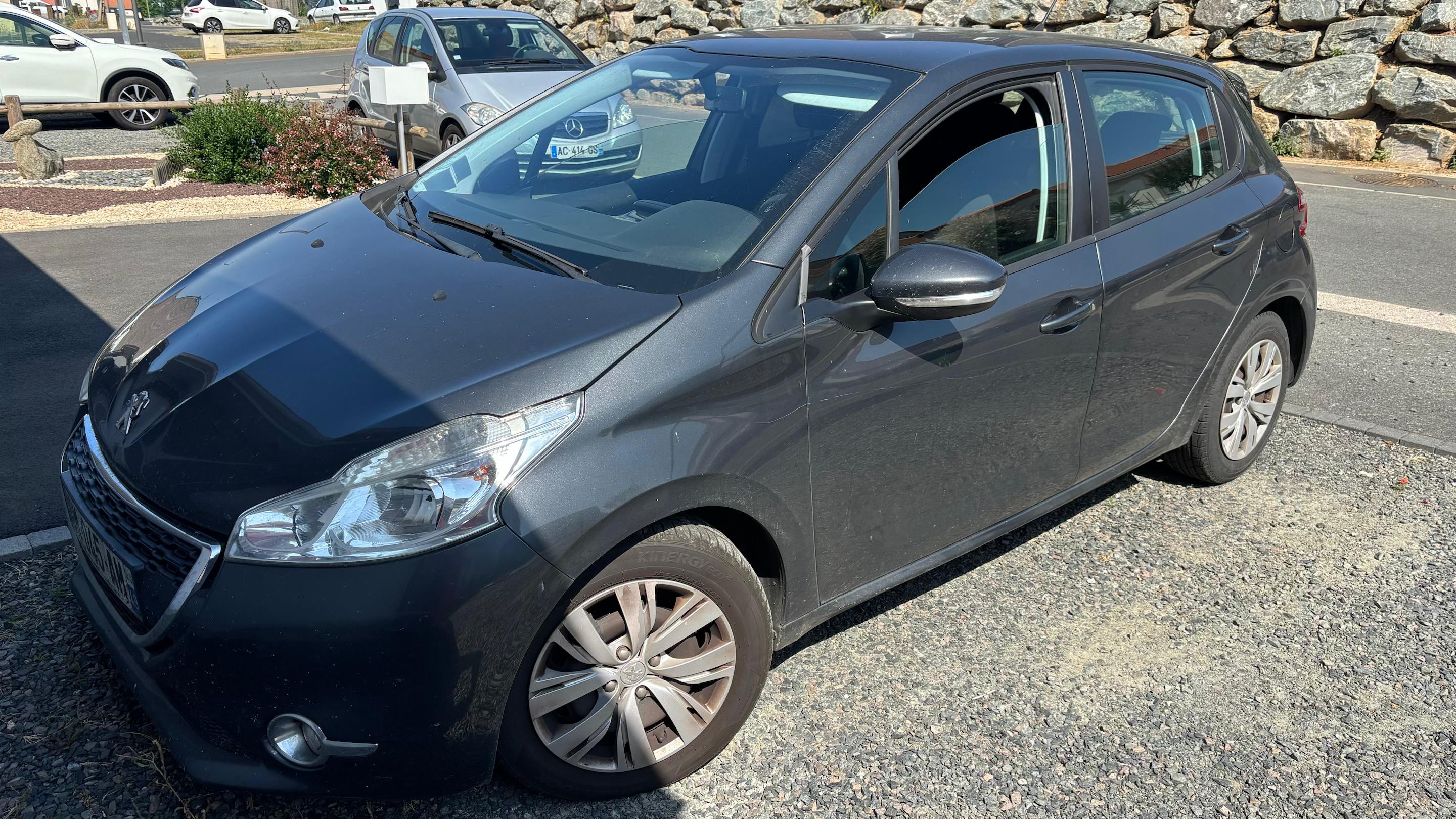 Peugeot 208 2014 à Trémentines