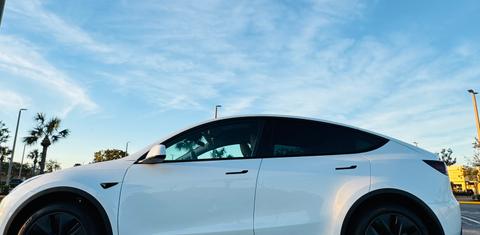 Tesla Model Y 2025