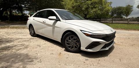 Hyundai Elantra 2024