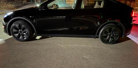 Tesla Model Y 2025