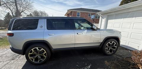 Rivian R1S 2025