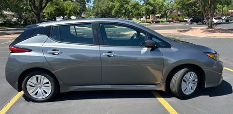 Nissan LEAF 2025