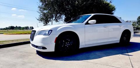 Chrysler 300 2021