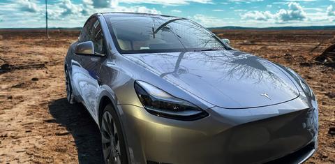Tesla Model Y 2025