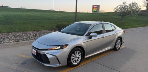 Toyota Camry Hybrid 2025