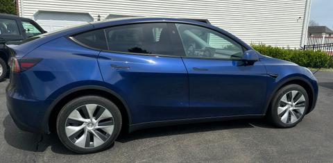 Tesla Model Y 2024