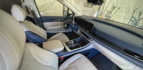 Kia Carnival Hybrid 2025