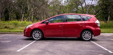 Toyota Prius v 2013