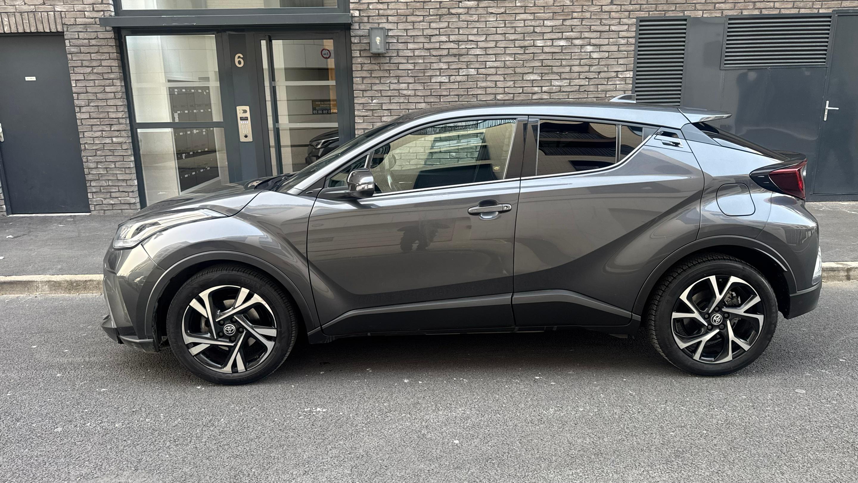 Toyota C-HR 2023 à Bobigny
