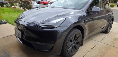 Tesla Model Y 2025