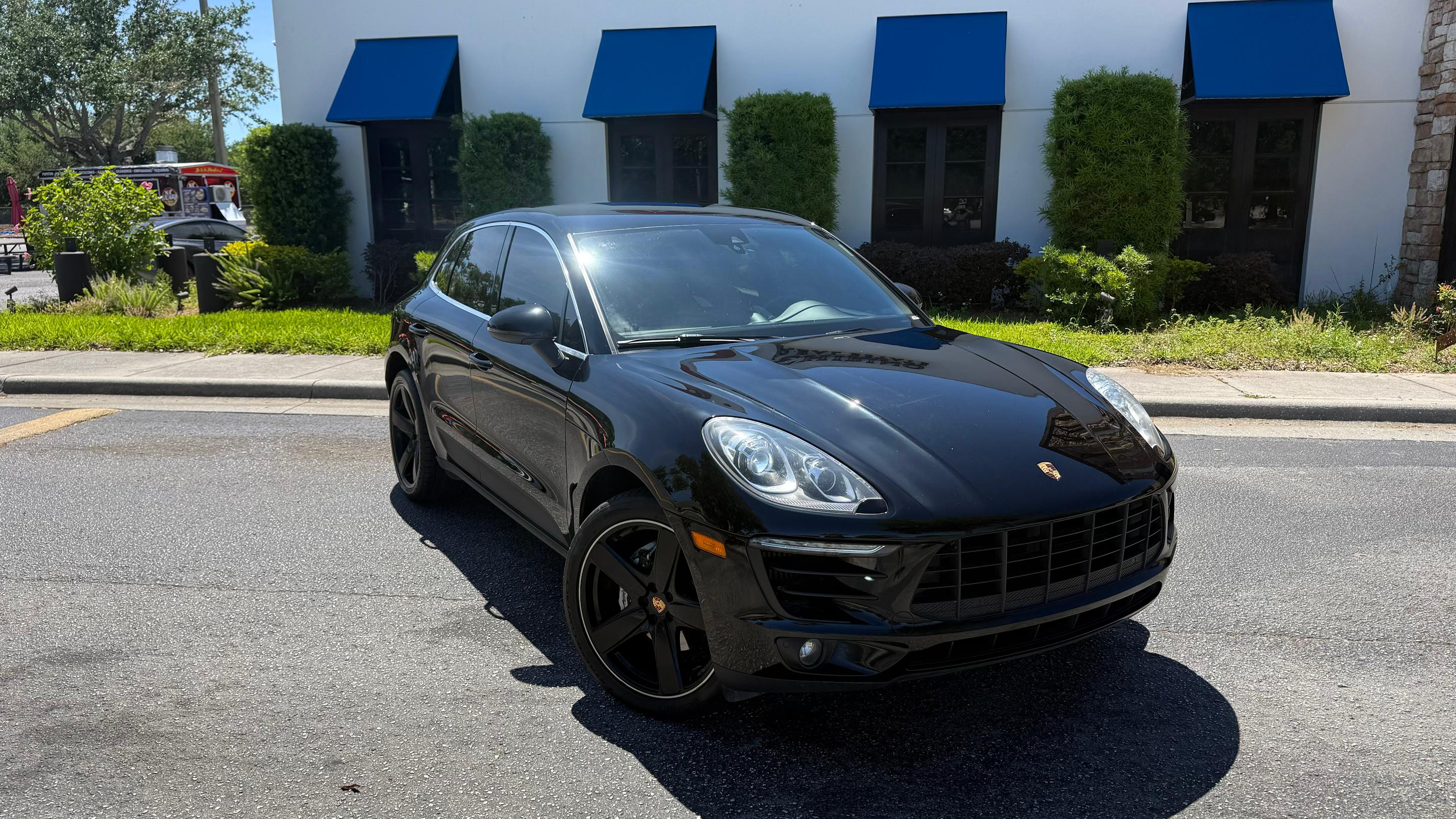 Porsche Macan 2017 in Tampa, FL