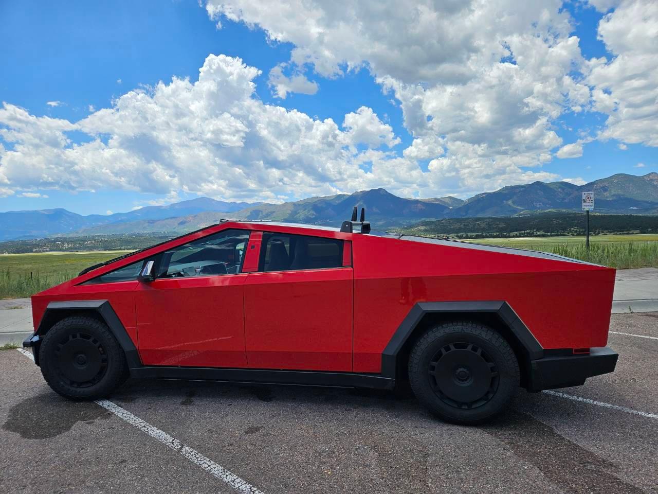 Tesla Cybertruck 2024 in Centennial, CO
