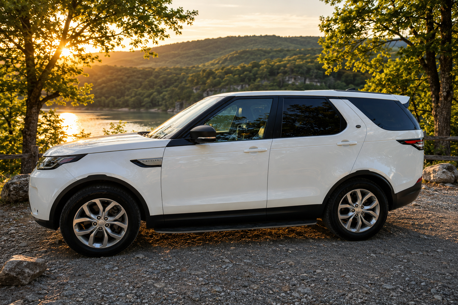 Land Rover Discovery 2019 in Fayetteville, AR