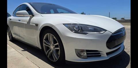 Tesla Model S 2015