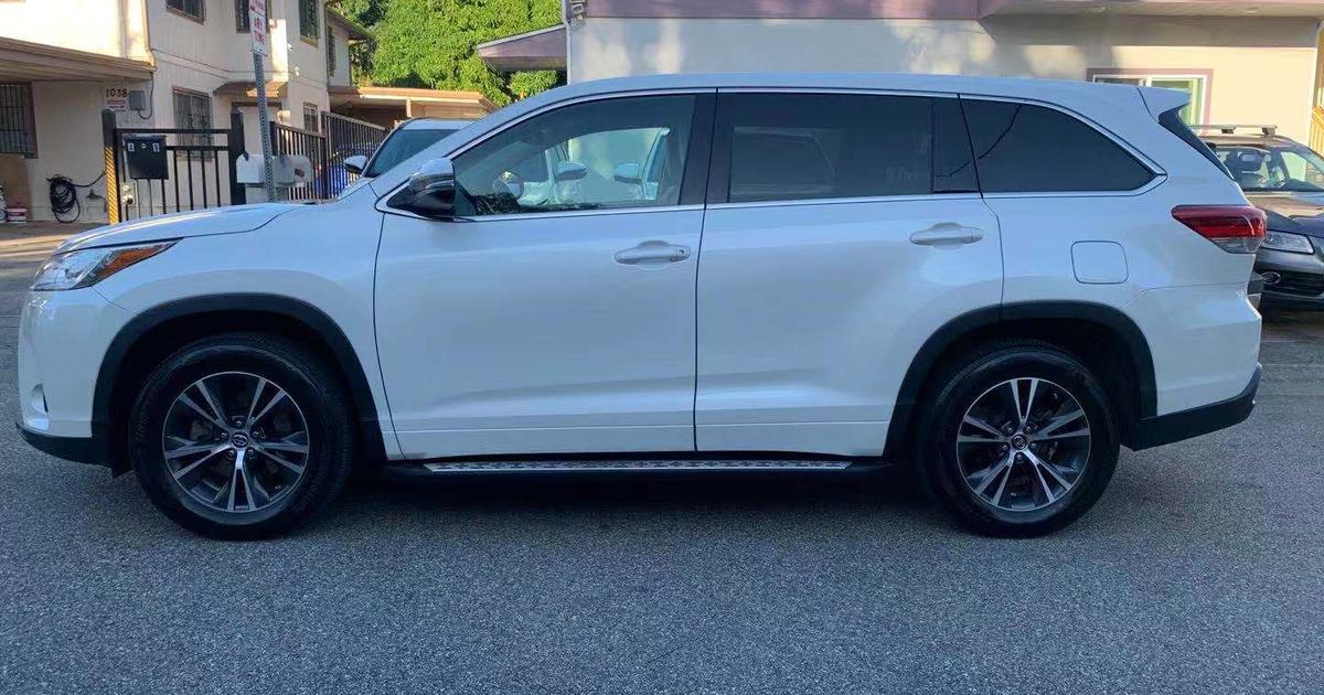 Toyota Highlander 2017 rental in Honolulu, HI by Xinxiu N. Turo