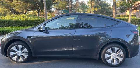 Tesla Model Y 2024
