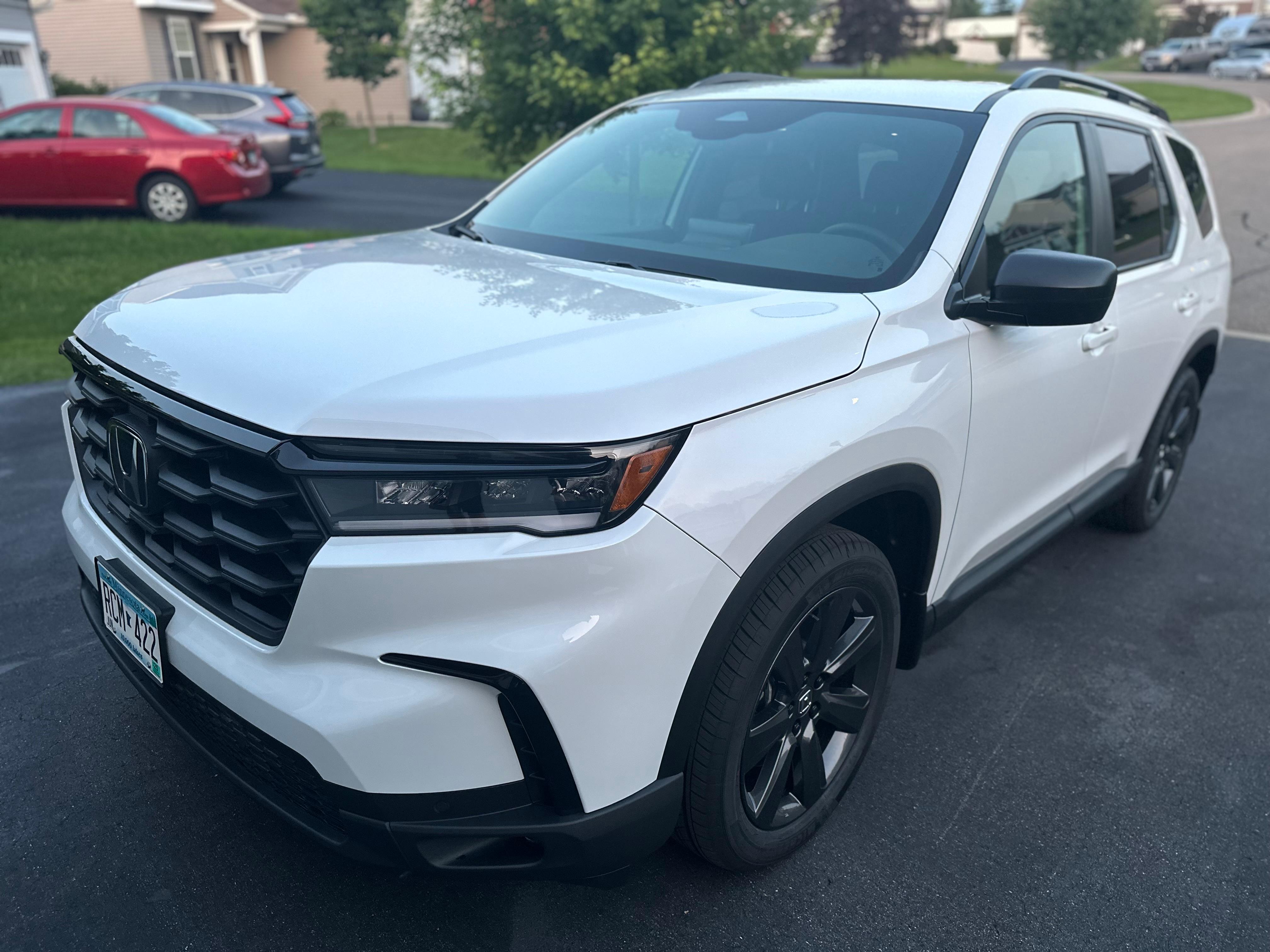 Honda Pilot 2025 in Eagan, MN