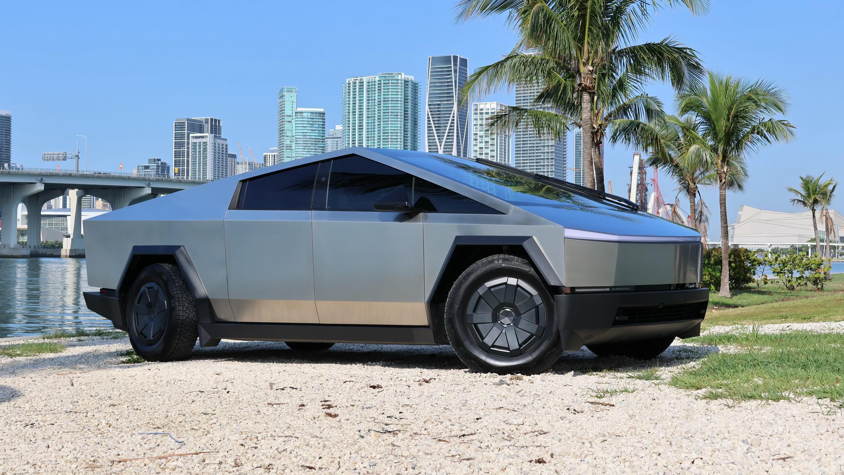 Tesla Cybertruck 2025 in Miami, FL