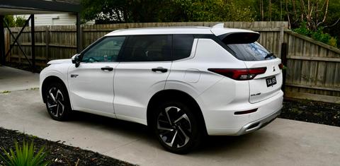 Mitsubishi OUTLANDER 2025