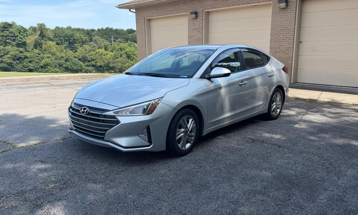Silver 2020 Hyundai Elantra SEL sedan for rent in Knoxville — book on Turo