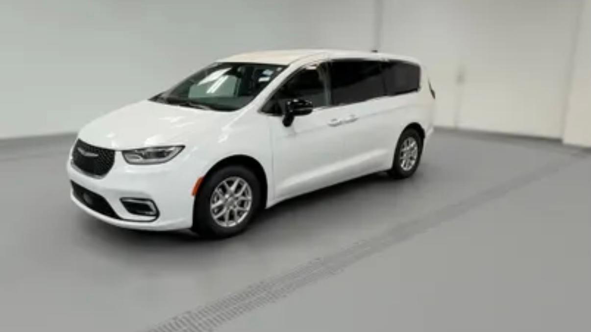 Chrysler Pacifica 2024 in Gilbert, AZ