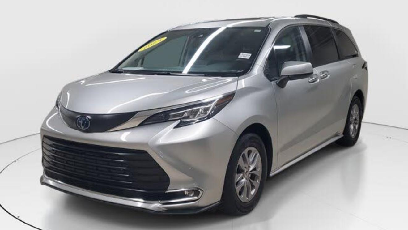 Toyota Sienna 2023 in Aventura, FL