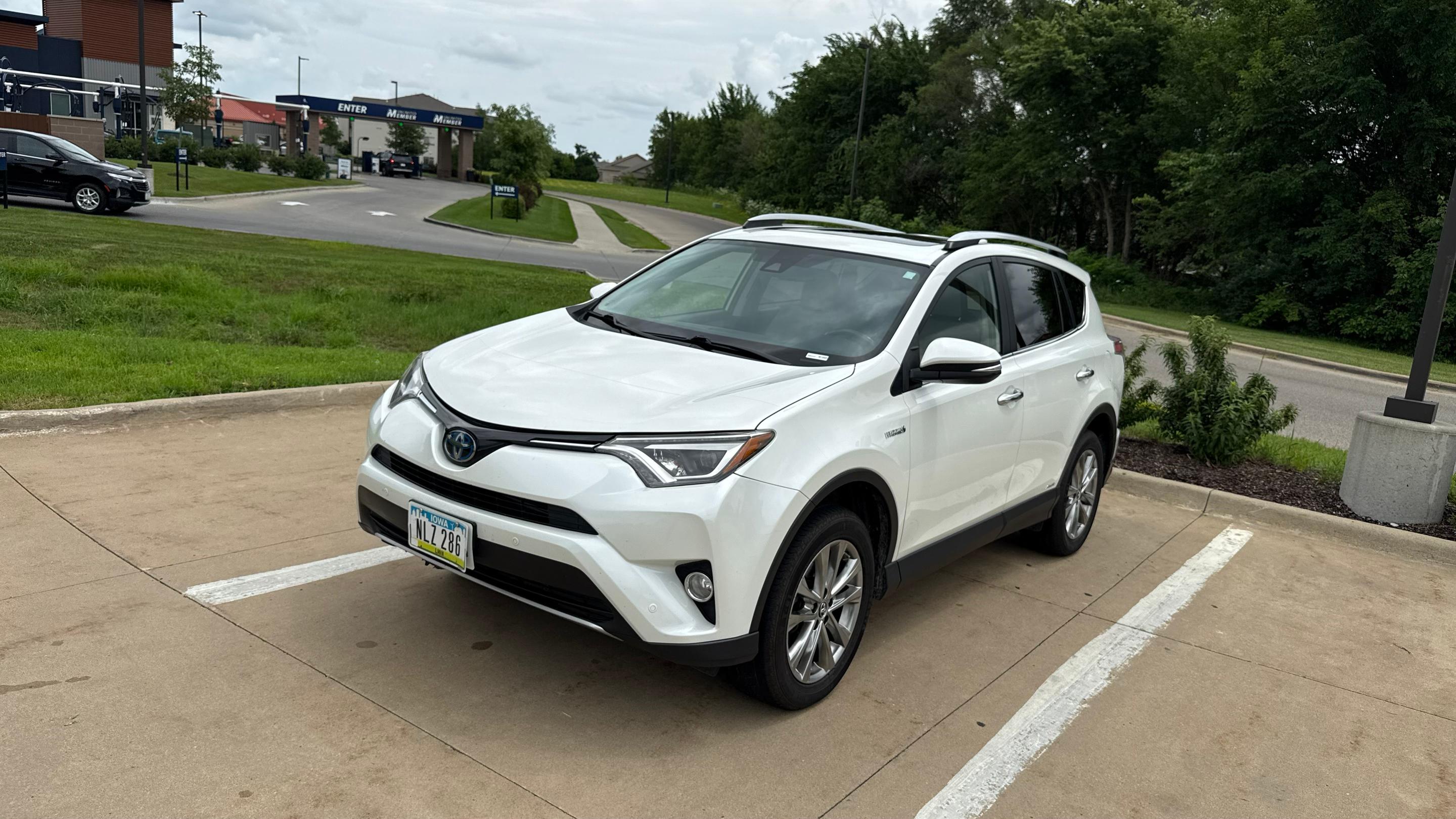 Toyota RAV4 Hybrid 2016 in Cedar Rapids, IA