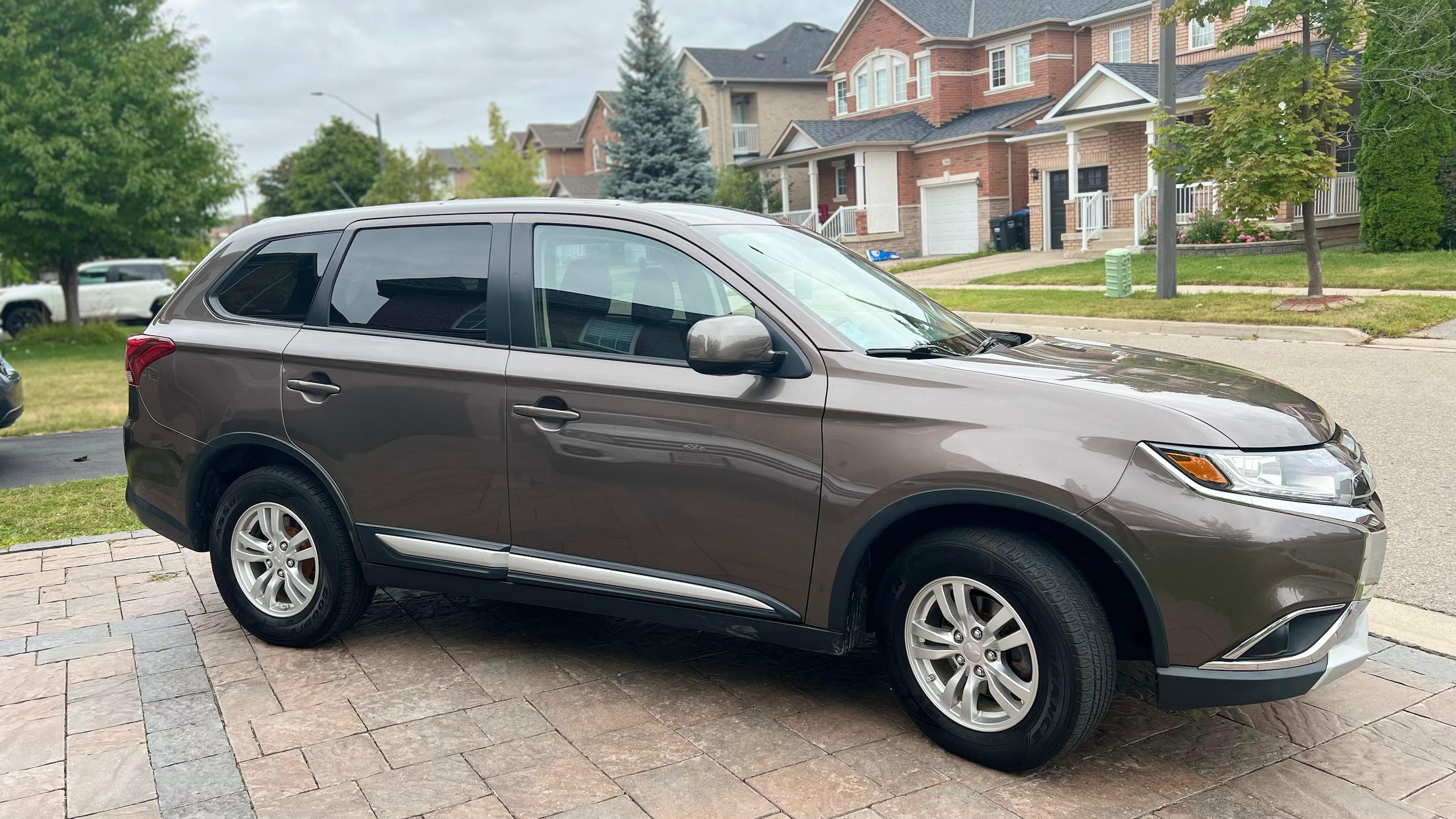 Mitsubishi Outlander 2016 à 