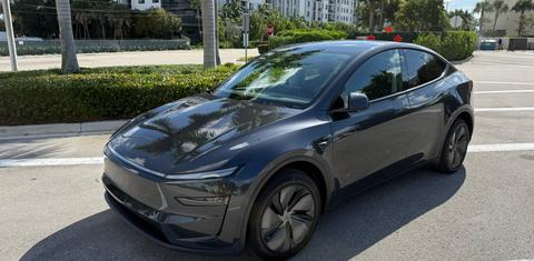 Tesla Model Y 2026