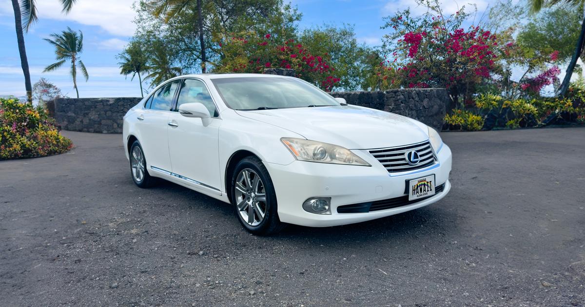Lexus ES 2011 rental in KailuaKona, HI by Marla L. Turo