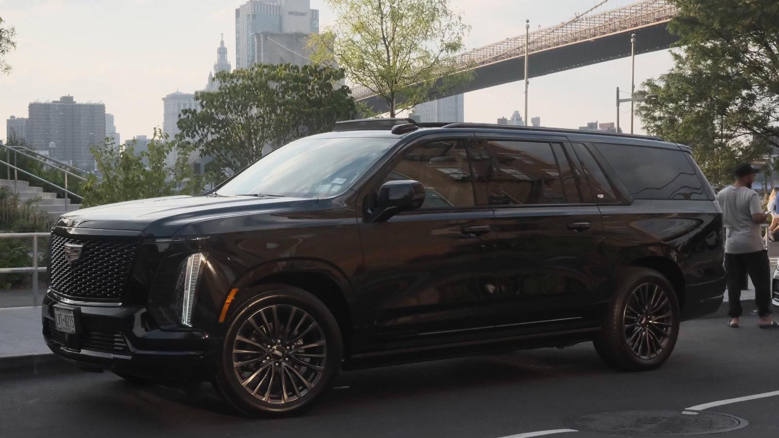 Cadillac Escalade ESV 2025 in 