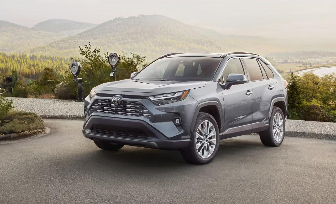 Toyota RAV4 2025 à Longueuil, QC