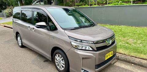 Toyota Voxy 2018