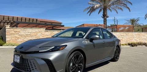 Toyota Camry Hybrid 2026