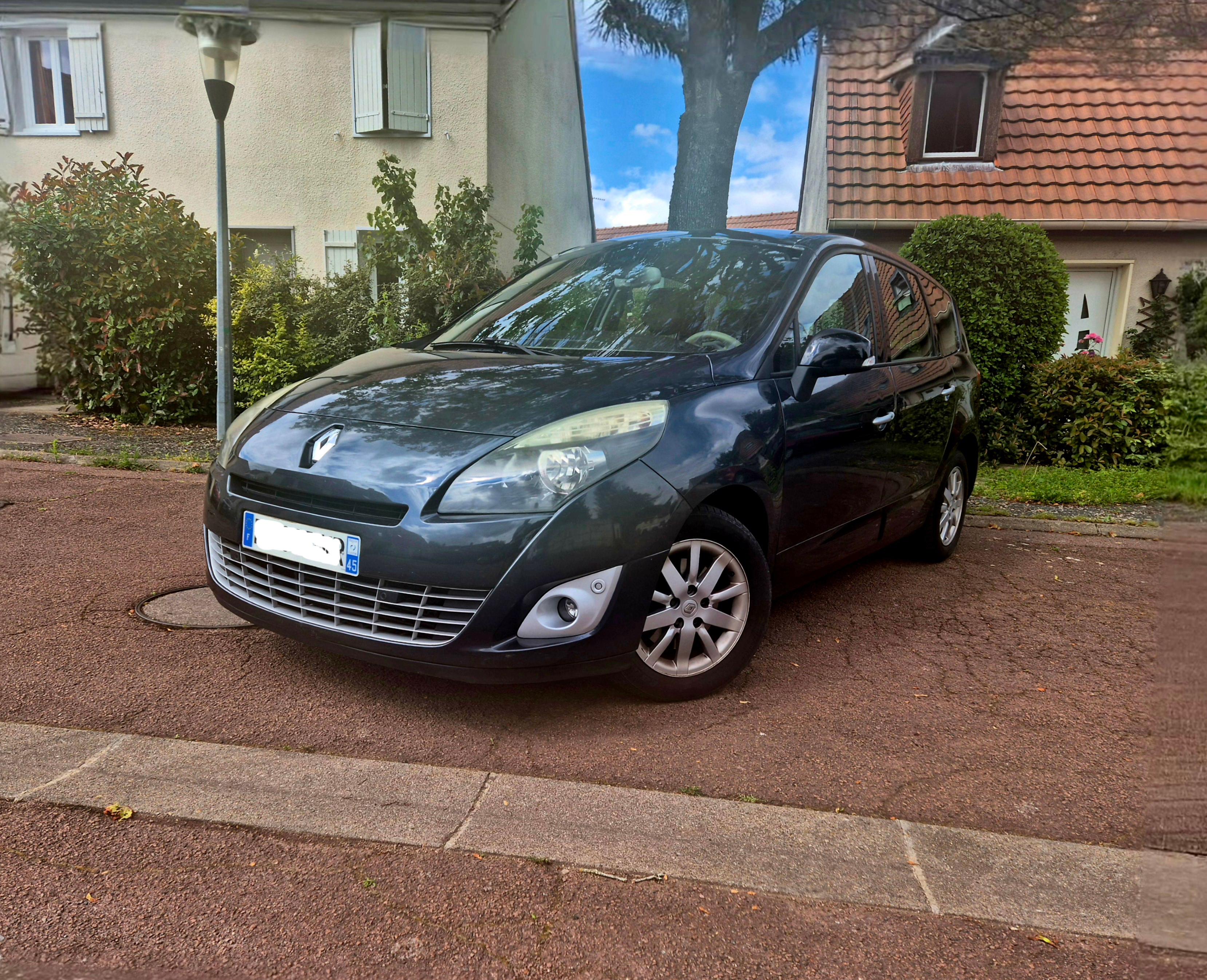 Renault GRAND SCENIC III 2011 à Saint-Jean-de-Braye