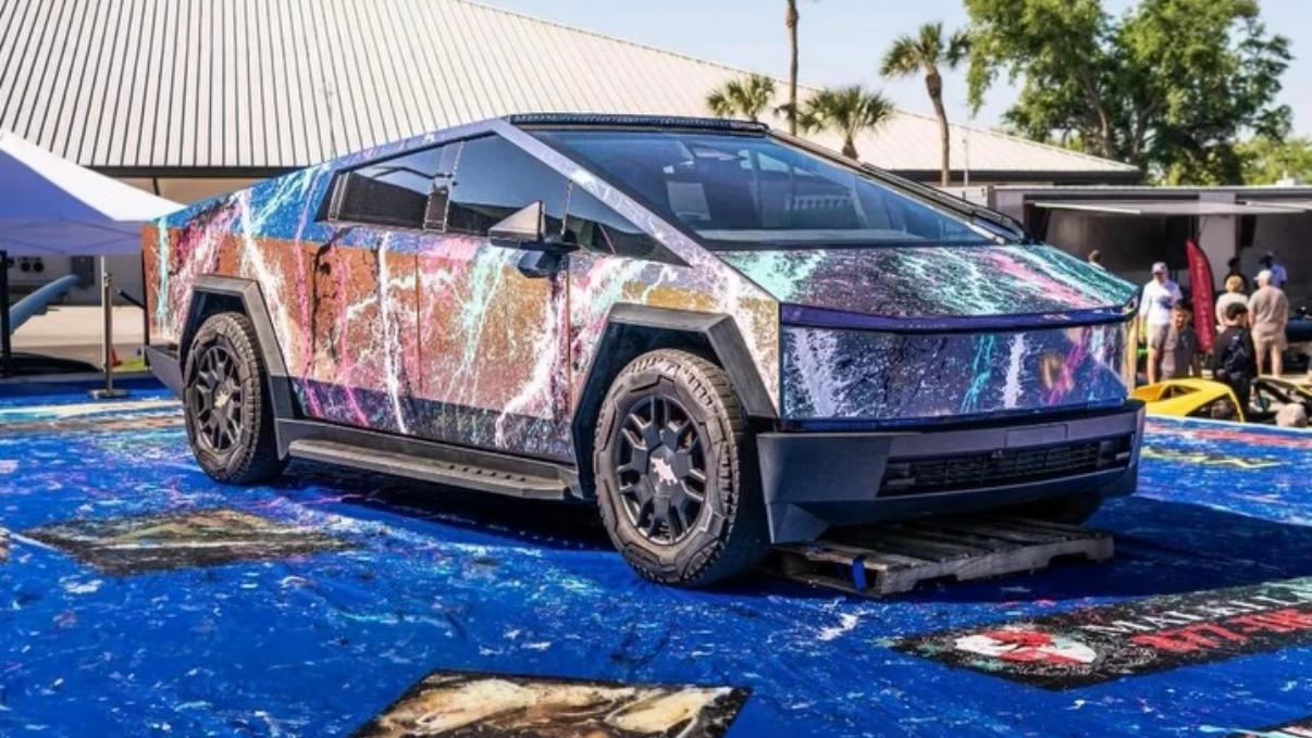 Tesla Cybertruck 2024 in Palmetto, FL